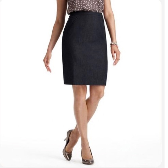 LOFT Dresses & Skirts - 🎉HP🤗 LOFT Navy Pencil Skirt